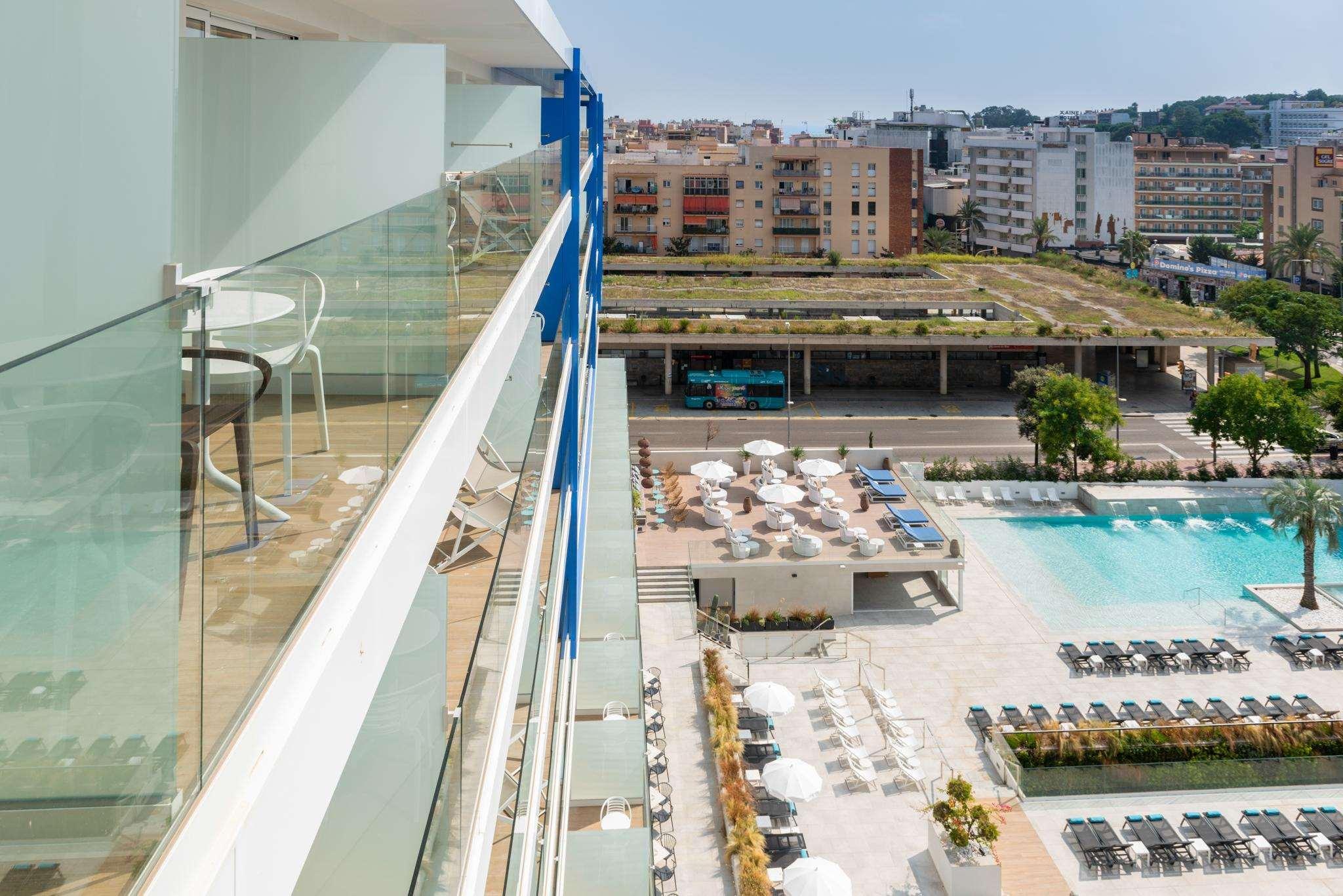 L'azure 4* Sup Hotel